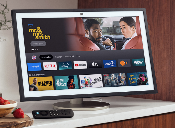 An dem 110 Euro teuren Ständer soll sich der Echo Show 21 drehen lassen, ohne vorher Schrauben lösen zu müssen. (Bild: Amazon)